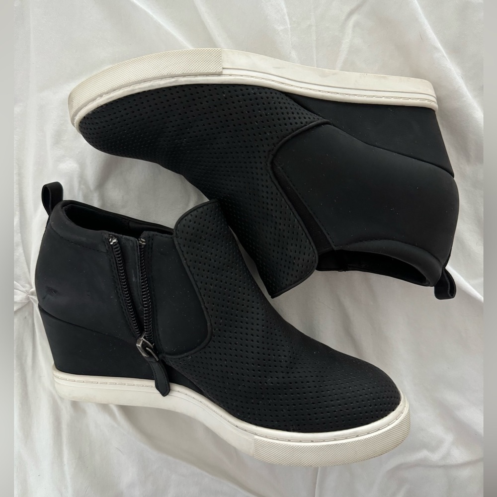 UC Susina Black Heeled Sneakers Size 6